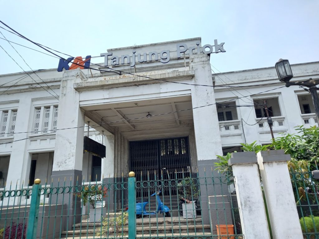 stasiun tanjung priok jakarta